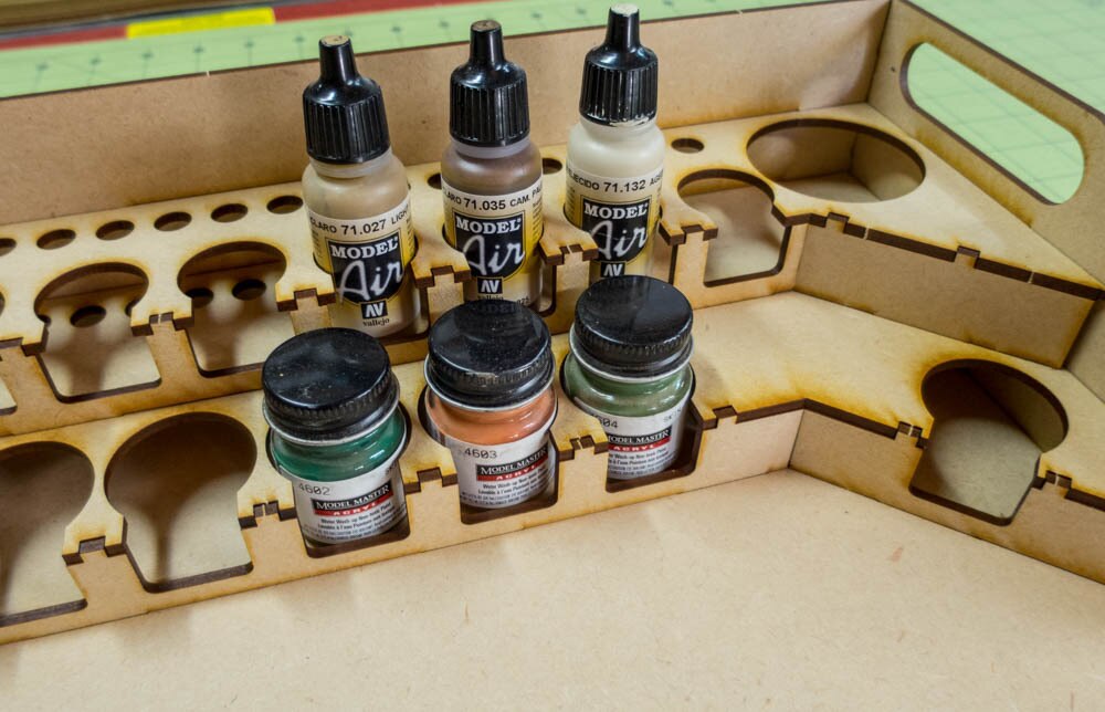 Painting Station - Mixed (26mm - 34mm Bottles)